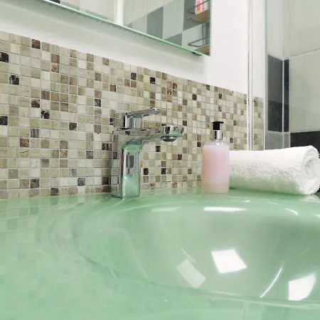 Appart'azur - Hyper Centre Mairie - Parking Facile - Wifi - Lit Confort Kingsize