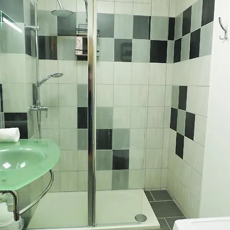 Appart'azur - Hyper Centre Mairie - Parking Facile - Wifi - Lit Confort Kingsize Haguenau