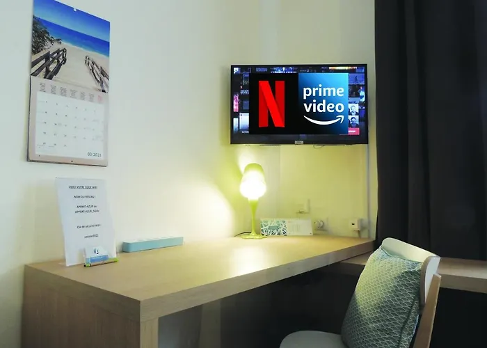 Appart'azur - Hyper Centre Mairie - Parking Facile - Wifi - Lit Confort Kingsize * آغينو